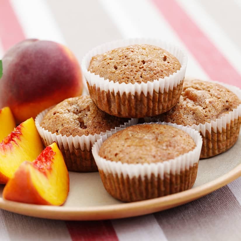 Muffins pêches, croquant amandes