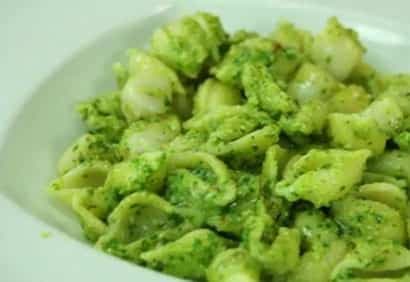 Coquillettes aux pétoncles et pesto de coriandre