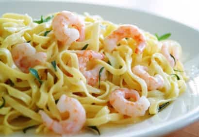 Linguine aux crevettes à la méditerranéenne