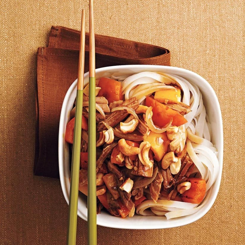 Sauté de porc effiloché aux poivrons et noix cajou