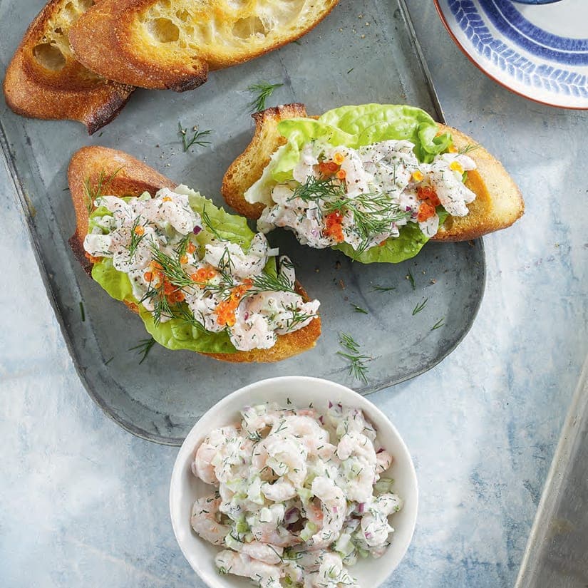 Crostinis de crevettes nordiques à la crème sure