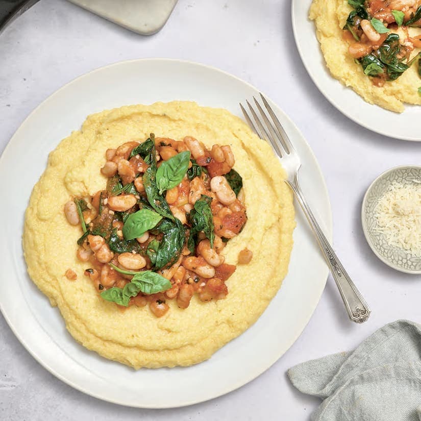 Polenta crémeuse avec haricots à la toscane