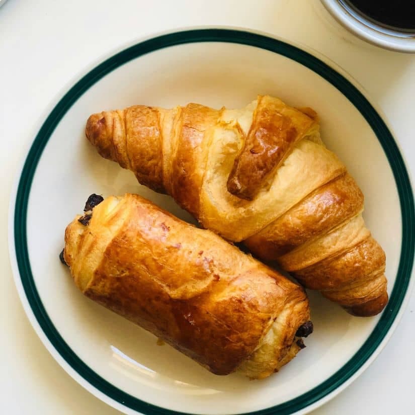 Croissants et chocolatines aux feuilles de riz