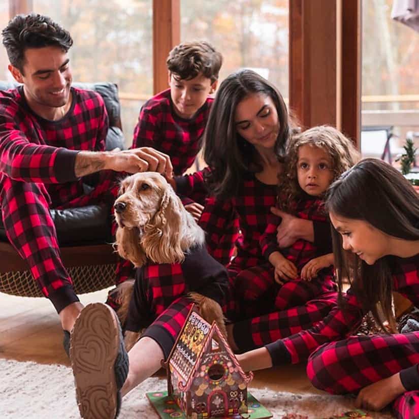 10 pyjamas de Noël assortis pour toute la famille