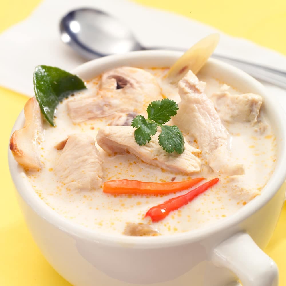 Soupe thaïlandaise au poulet et au lait de coco