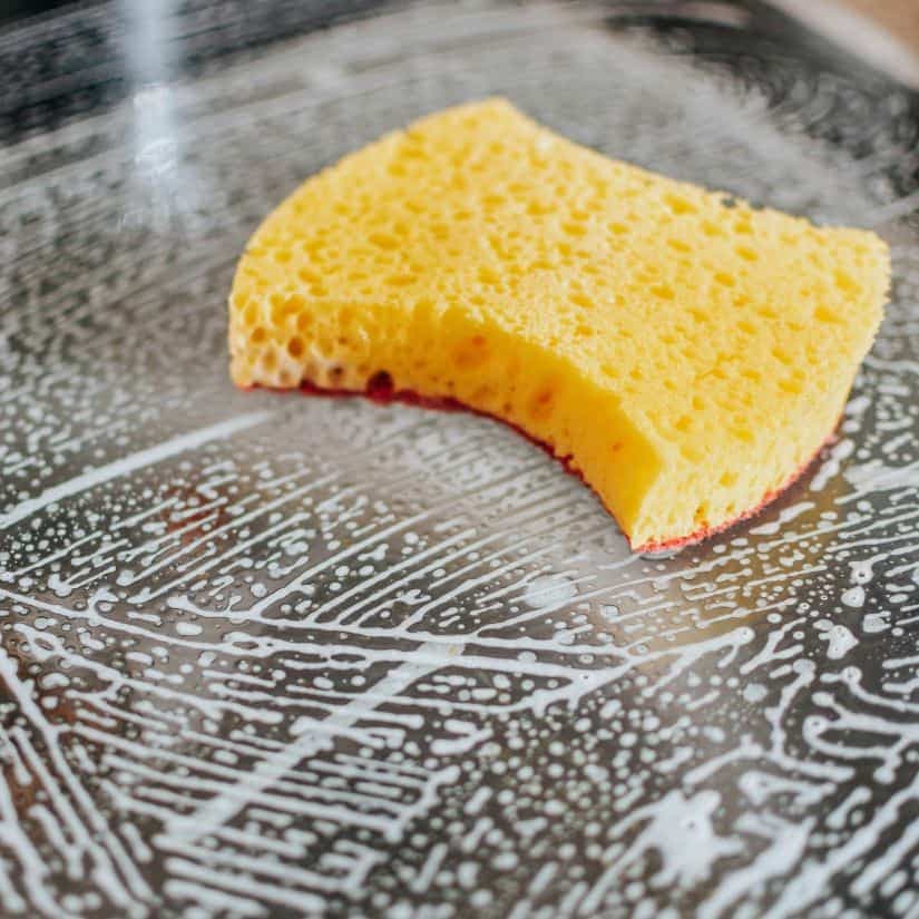 Couleur des éponges : un indicateur d'hygiène