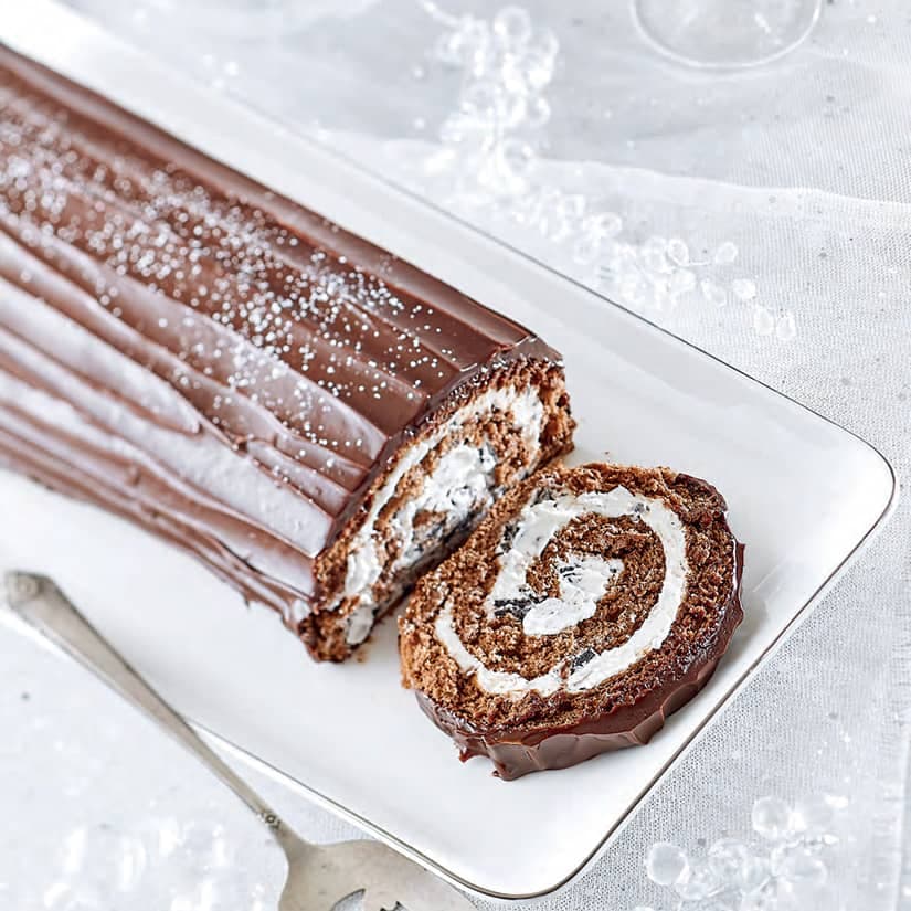 Bûche roulée chocolat, biscuits et crème