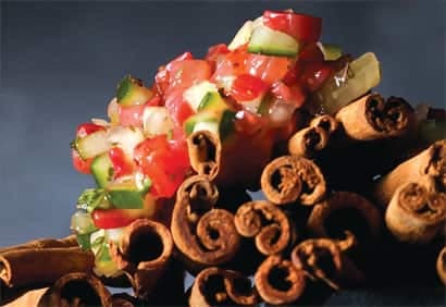 Salsa de concombres aux fraises et à la cannelle