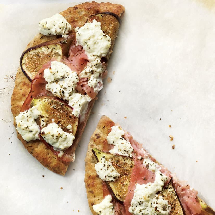 Pizza jambon fumé, figues et chèvre