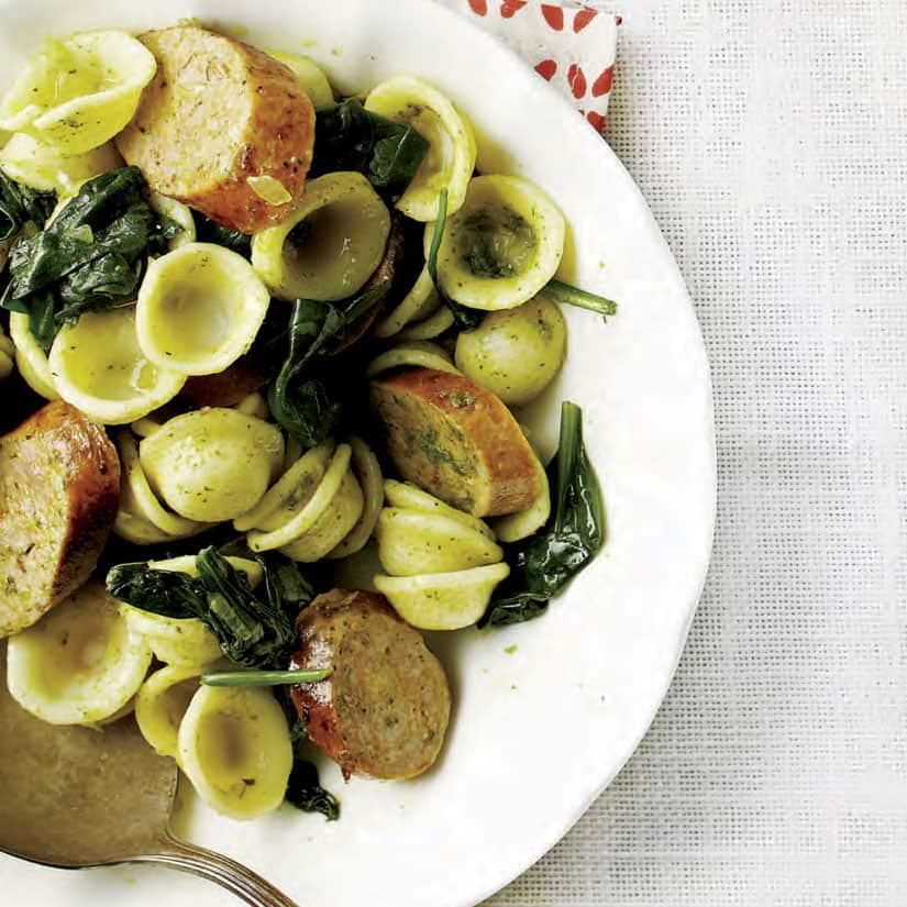 Pâtes au pesto et aux saucisses