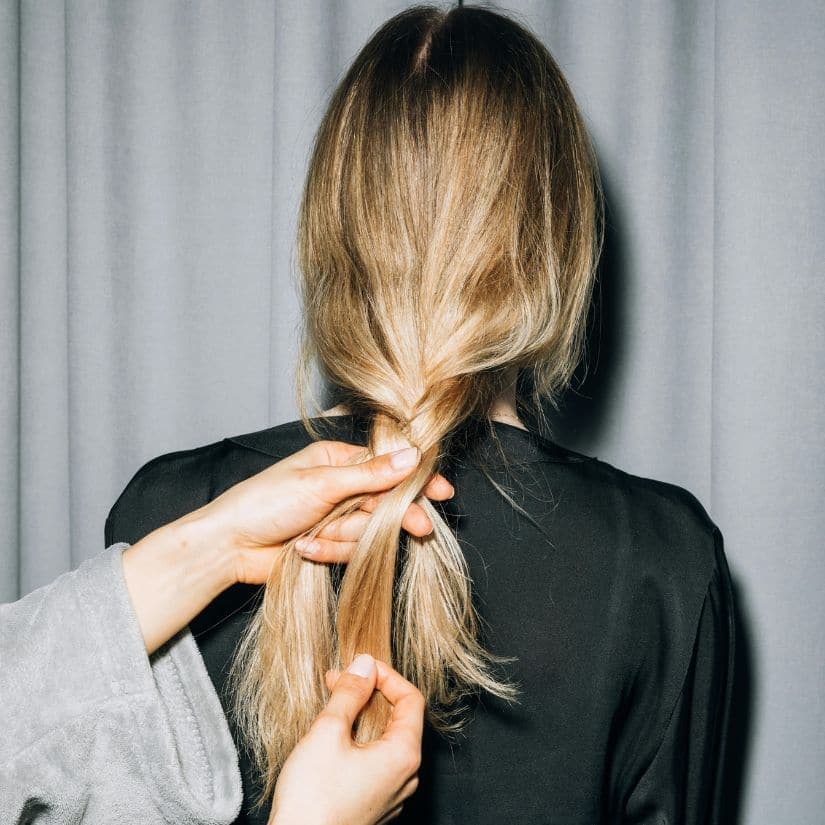 5 erreurs qui abîment vos cheveux