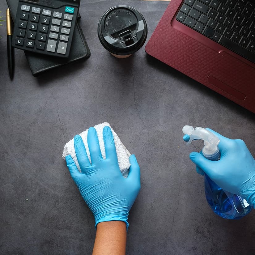 À quelle fréquence doit-on nettoyer ces articles?