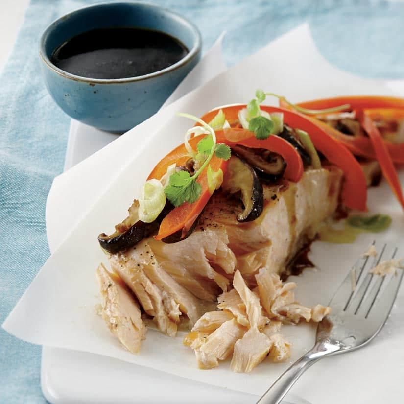 Filets de saumon à la vapeur aux champignons