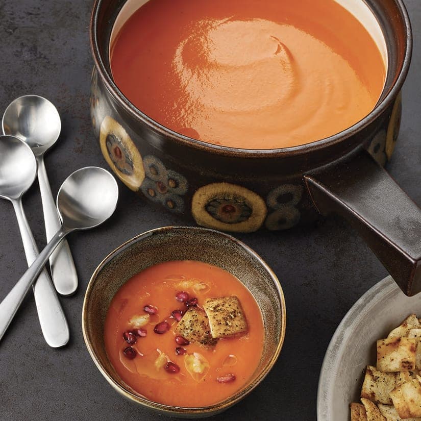 Potage poivrons rouges, patates douces et ail rôti