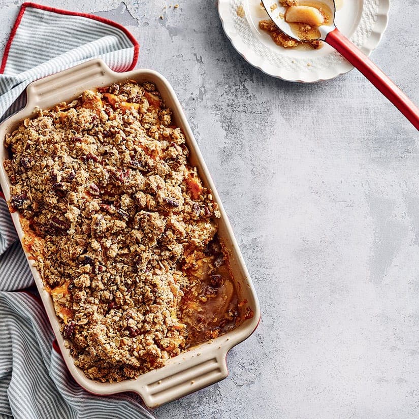Crumble pommes, cheddar, pacanes et sirop d'érabl
