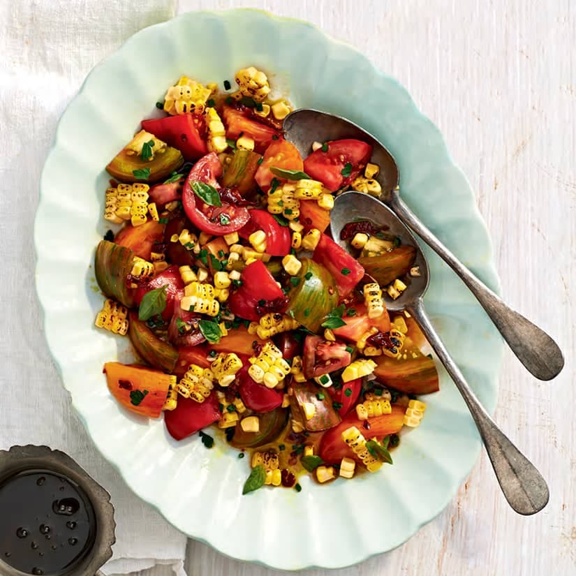 Salade de tomates et de maïs grillé au chipotle