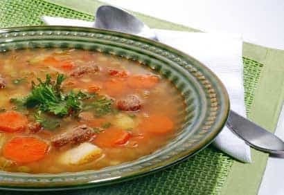 Soupe à l'agneau, à l'orge et aux légumes