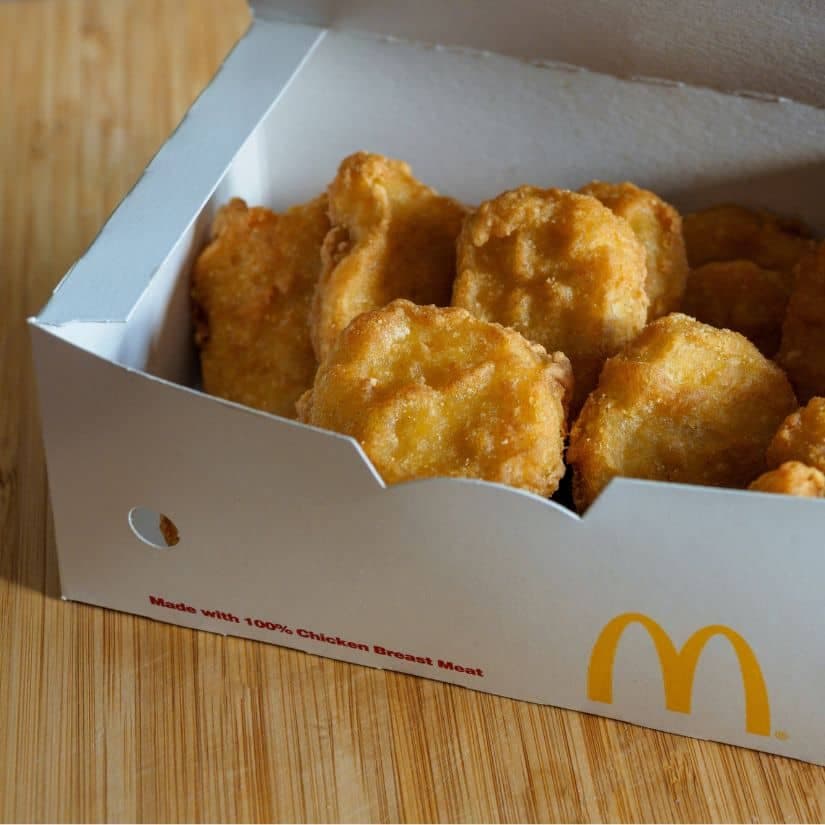 Épicerie avec croquettes McDo identiques