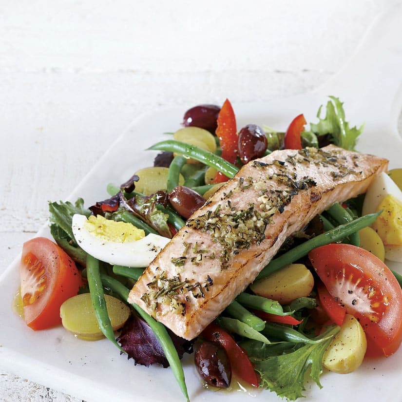 Saumon grillé sur salade niçoise