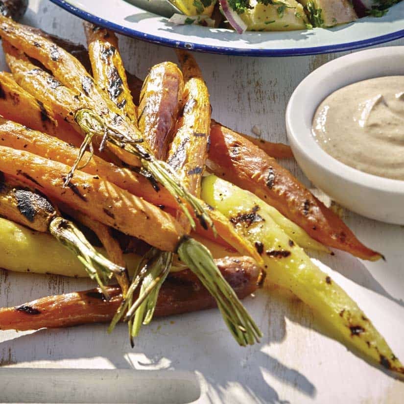 Carottes grillées, yogourt épicé