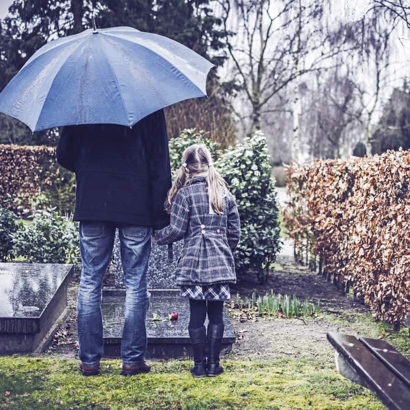 Doit-on emmener notre enfant aux funérailles?