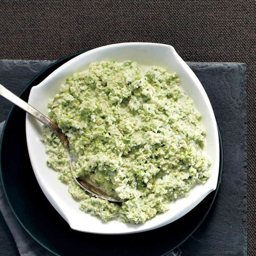 Salade de choux de Bruxelles crémeuse