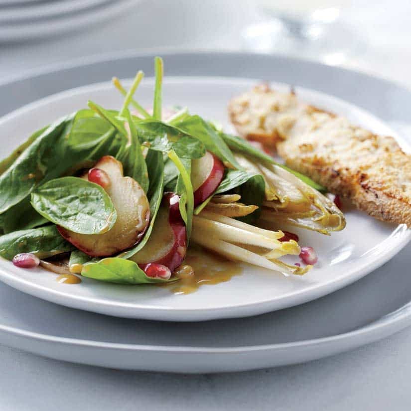 Salade d'épinards aux pommes et au chèvre chaud