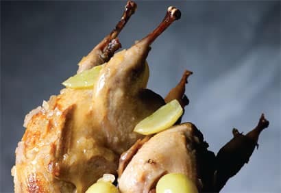 Cailles rôties au naturel et raisins frais