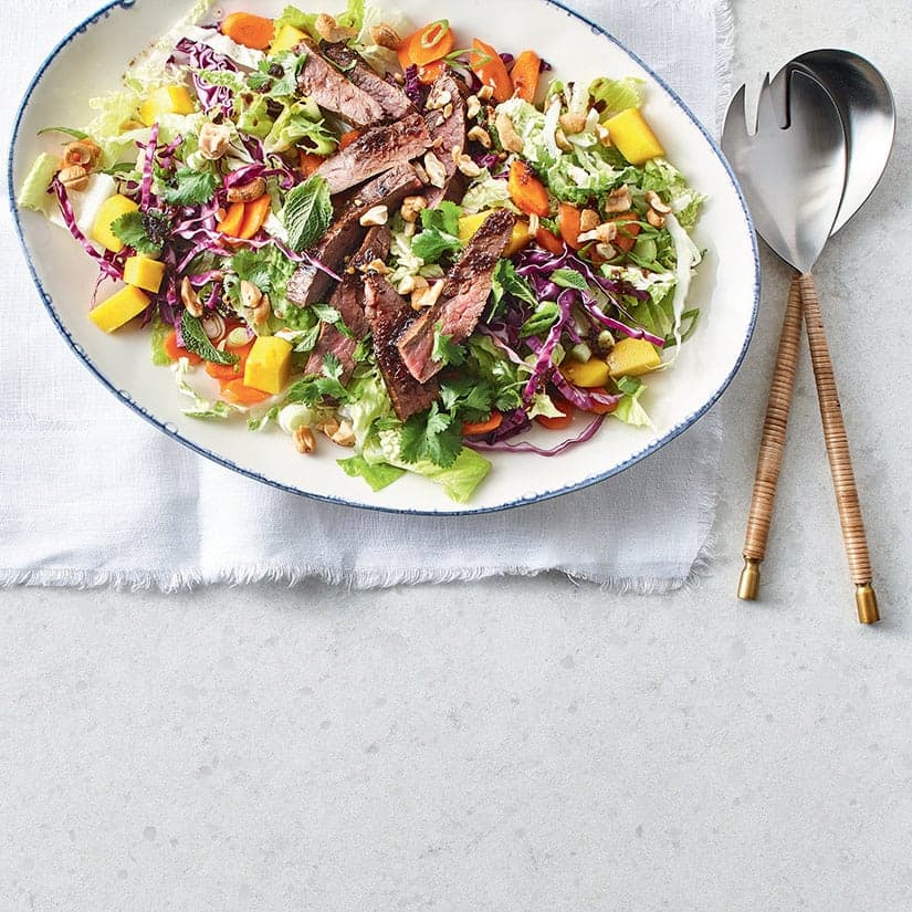 Bifteck et salade chou chinois mangue