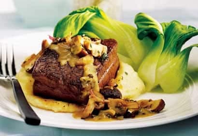 Médaillons de cerf, sauce champignons poivre vert