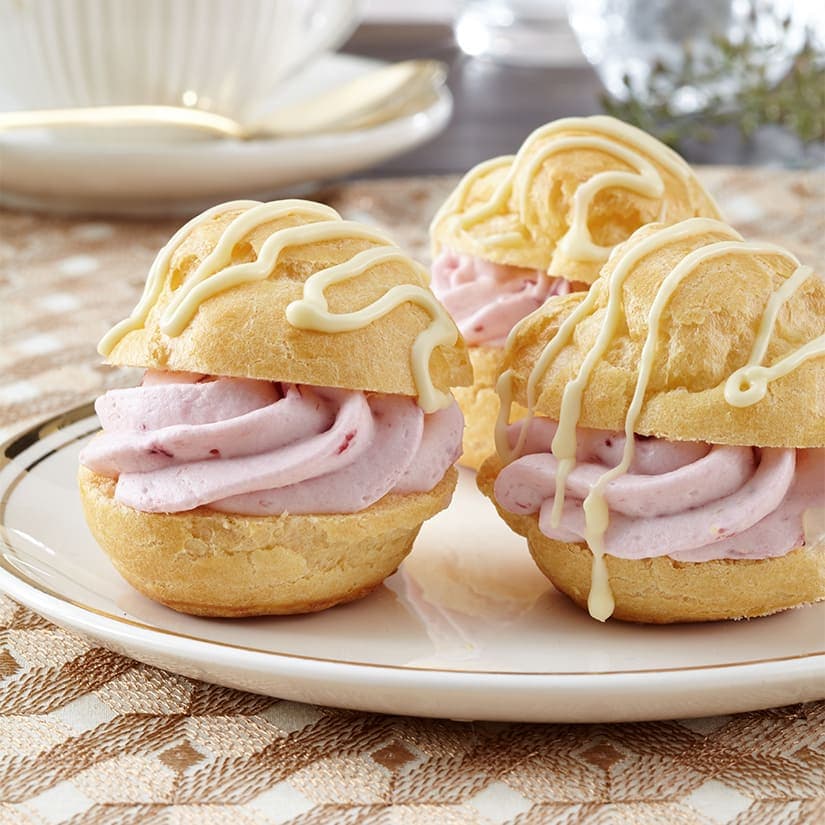 Profiteroles canneberges & fromage à la crème
