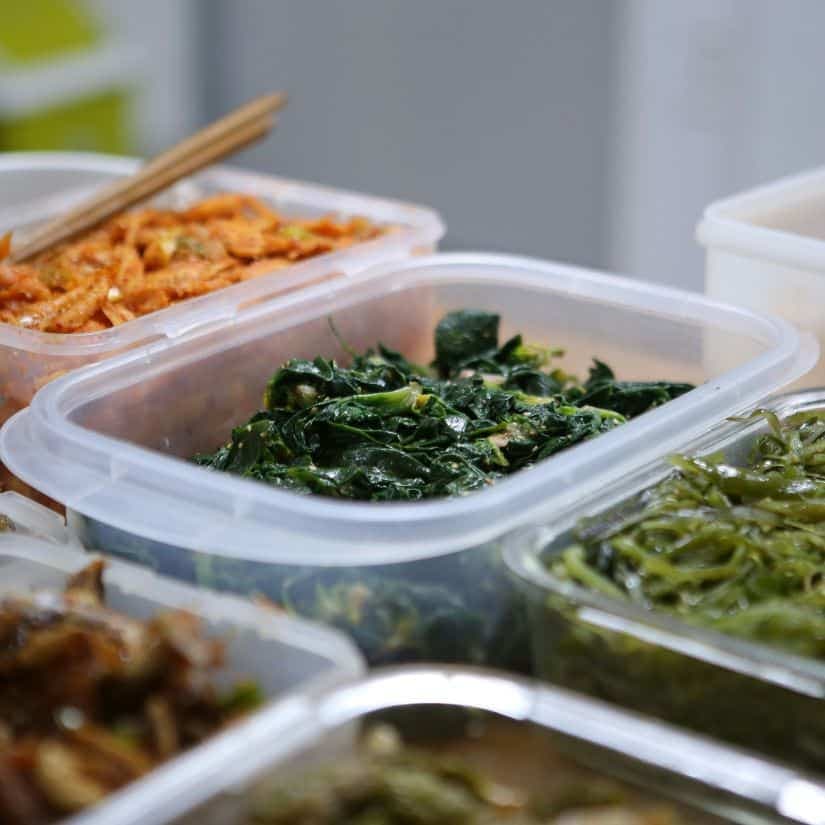 Réutiliser les boîtes en plastique, sans risque ?