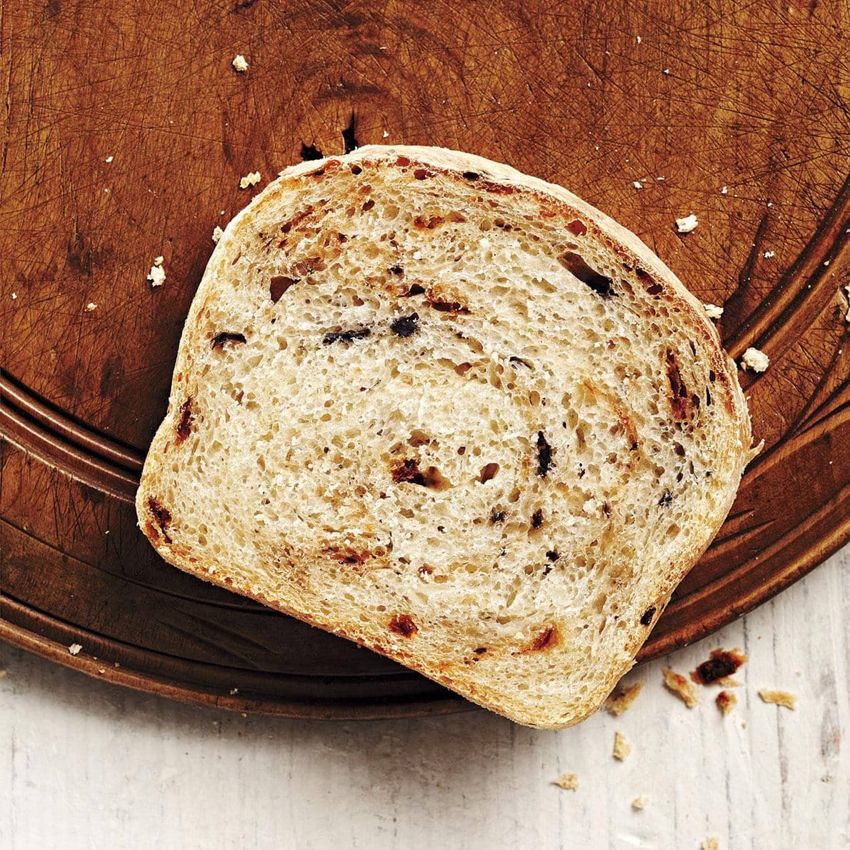 Pains blancs aux tomates séchées et olives noires