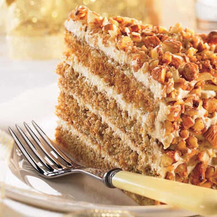 Gâteau étagé au café, au mascarpone et aux amandes
