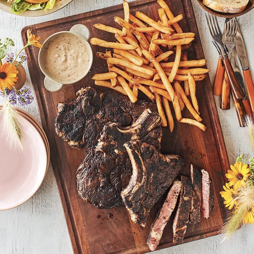 Steaks de côte de bœuf au café et aux cèpes