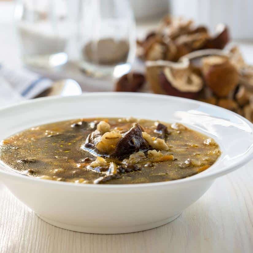 Soupe au bœuf à l’orge et aux champignons