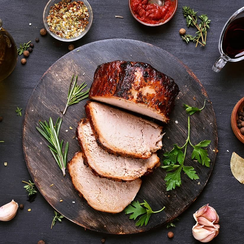 Rôti de longe de porc grillé sur le barbecue