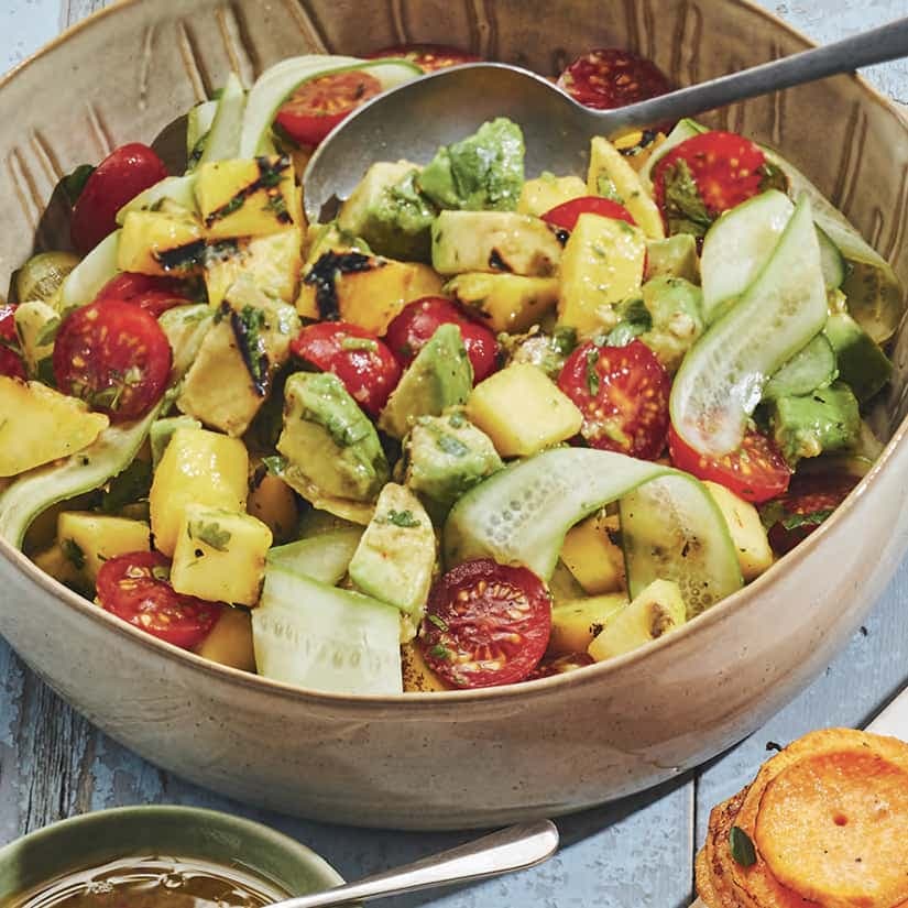 Salade d’avocat et de mangue grillés