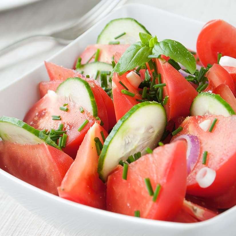 Salade tomates-concombre, vinaigrette origan