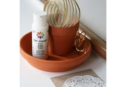 On bricole un paquet cadeau en forme de sapin