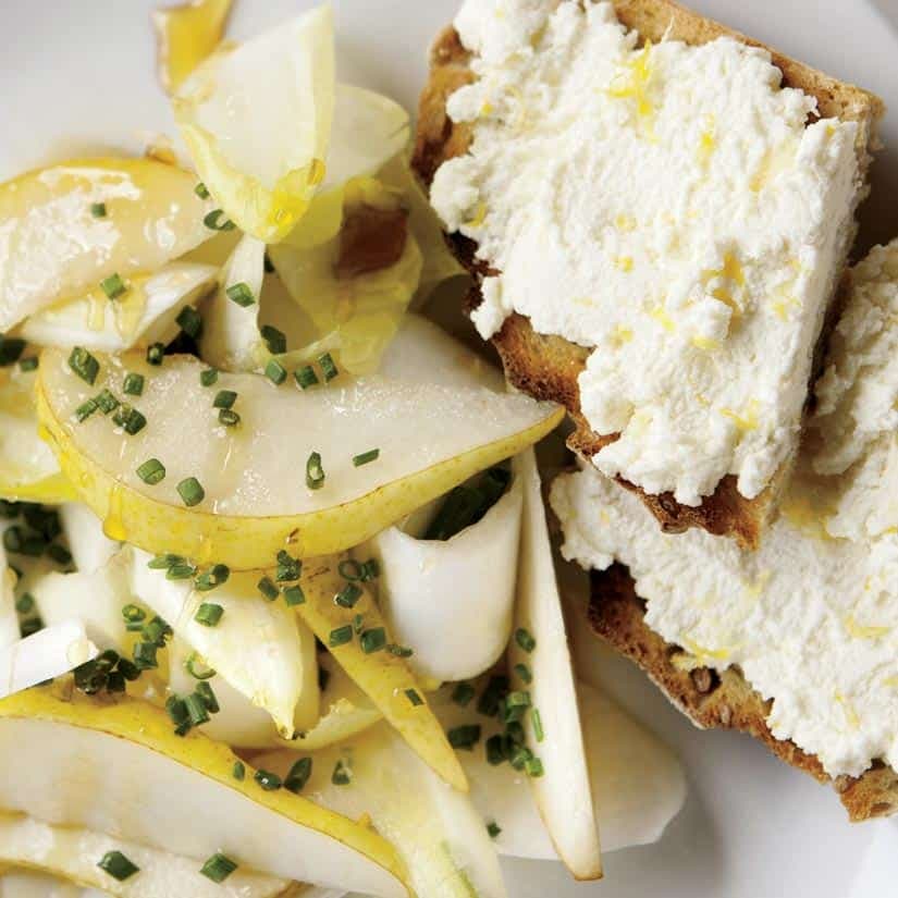 Tartines ricotta, poires & endives