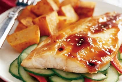 Vivaneau grillé et salade de concombre