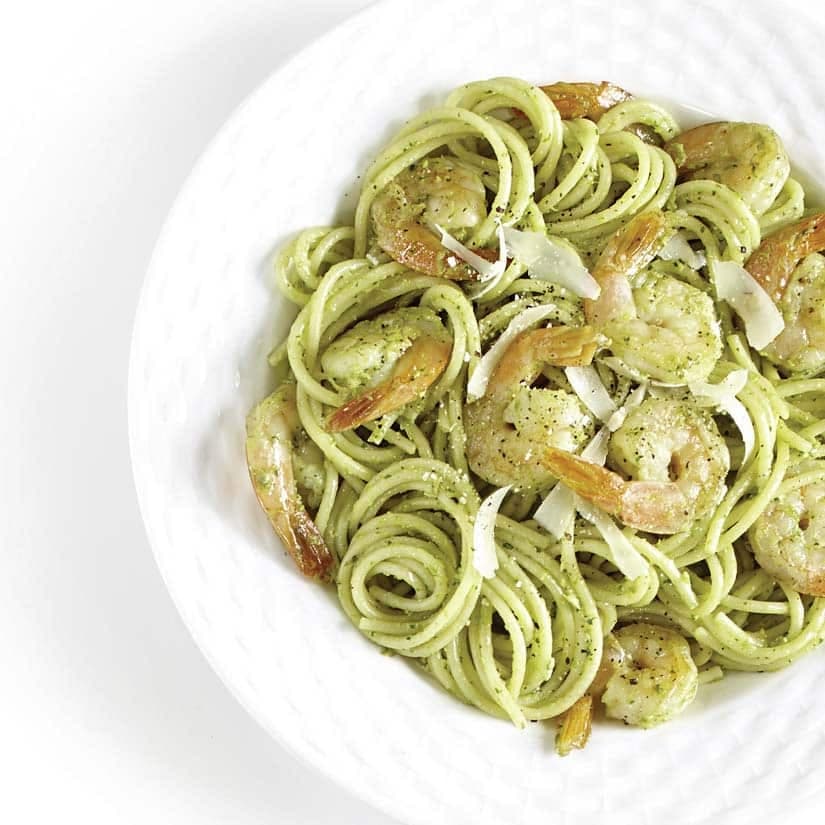Salade pâtes tiède, pesto asperges et crevettes