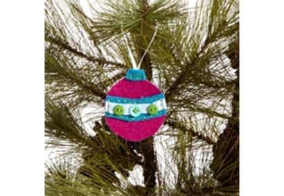 Décoration sapin: boule de Noël en feutrine