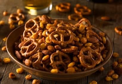 Méli-mélo de céréales et d'arachides au cari