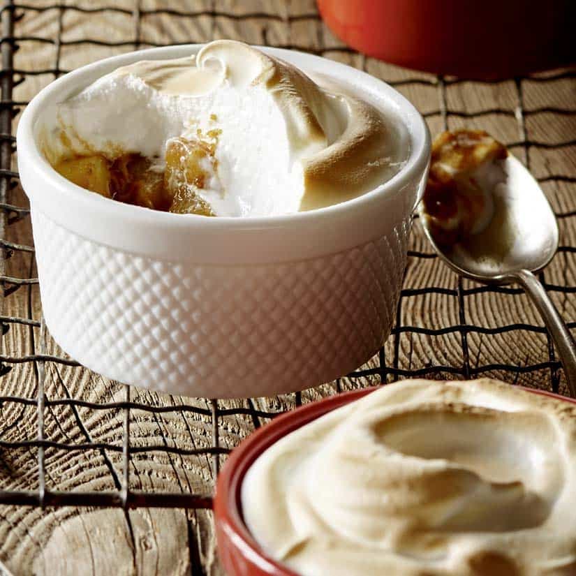 Petits pots de tarte aux pommes meringuée