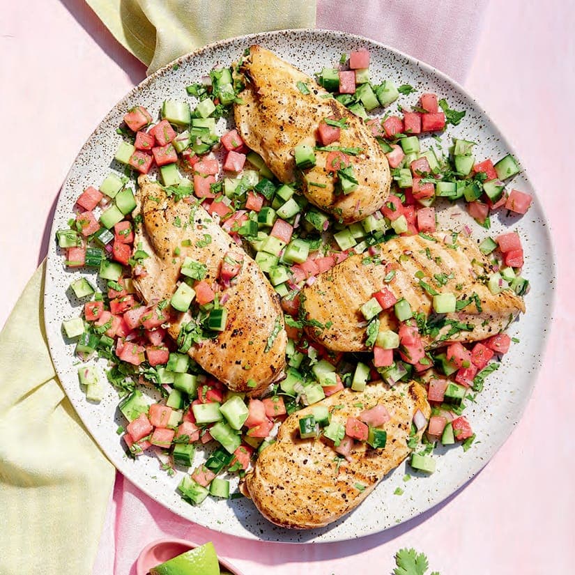 Poitrines de poulet grillées, salsa de melon d’eau